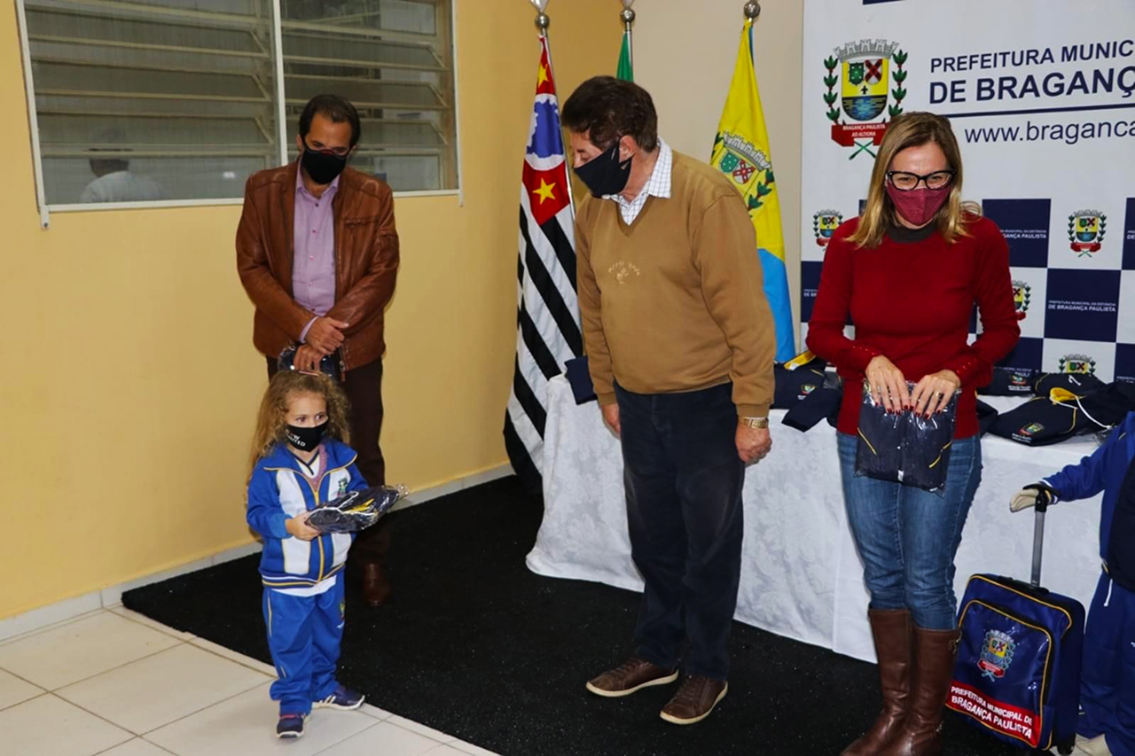 Prefeitura De Bragança Paulista Complementa Kit De Uniforme Escolar Com