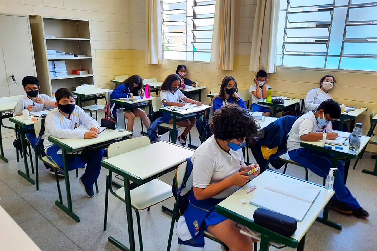 Escolas em tempo integral retornam às aulas e oficinas presenciais Experimente a emoção de